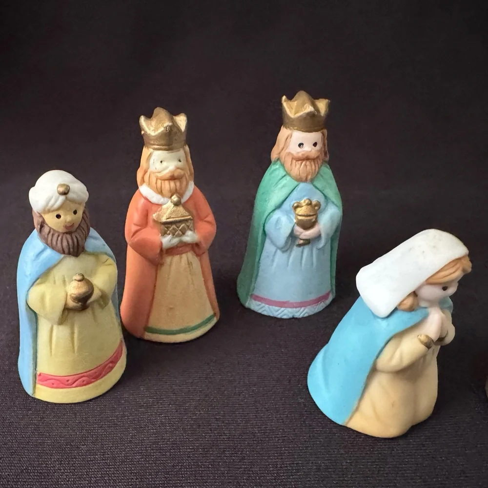 Vintage 1987 Enesco Porcelain Nativity Scene Thimble Display 8 Piece Set
